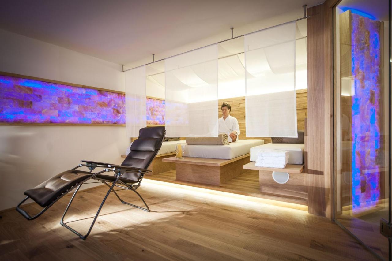 Crystls Aparthotel Флахау Екстериор снимка