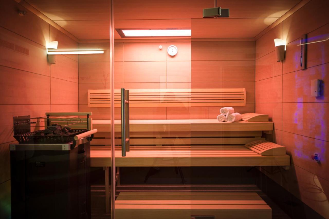 Crystls Aparthotel Флахау Екстериор снимка