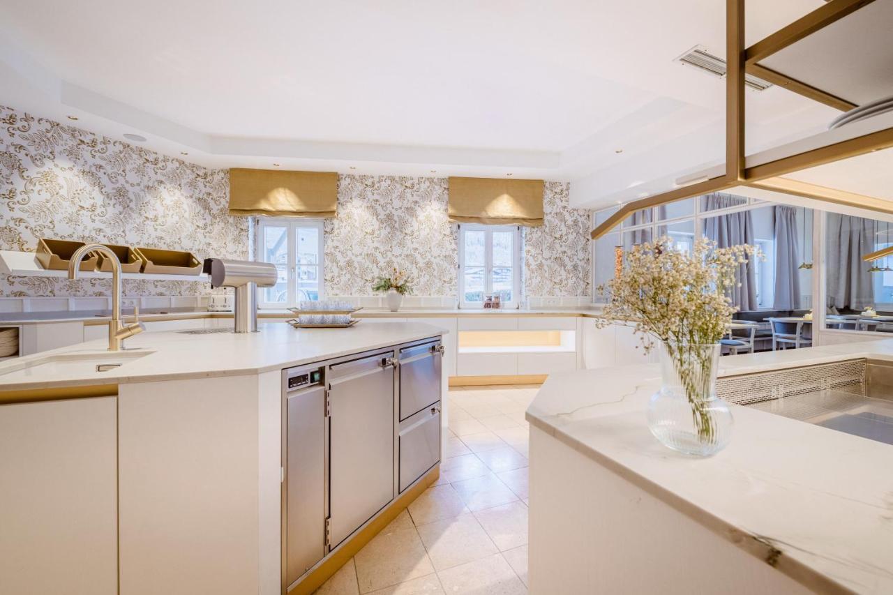 Crystls Aparthotel Флахау Екстериор снимка
