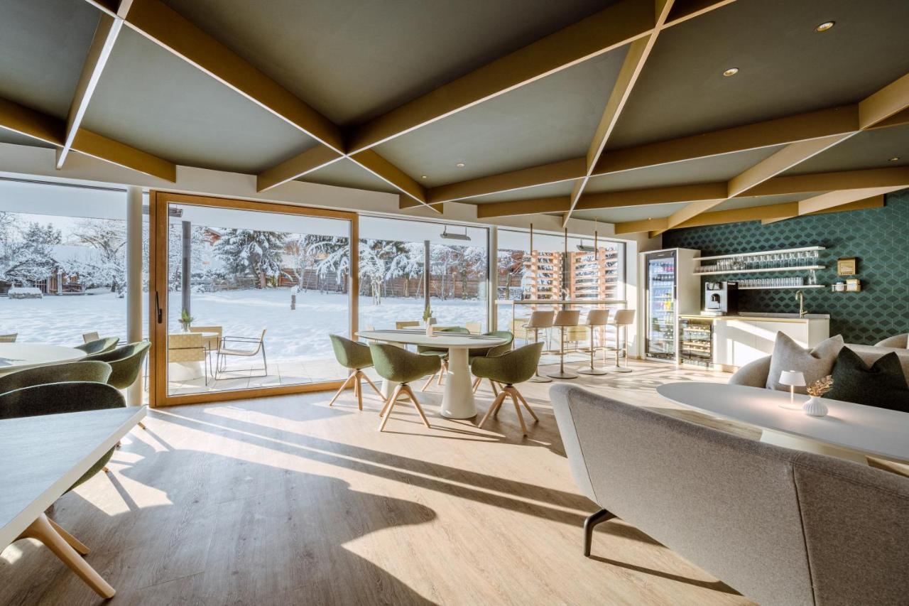 Crystls Aparthotel Флахау Екстериор снимка