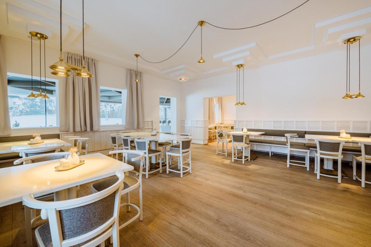 Crystls Aparthotel Флахау Екстериор снимка