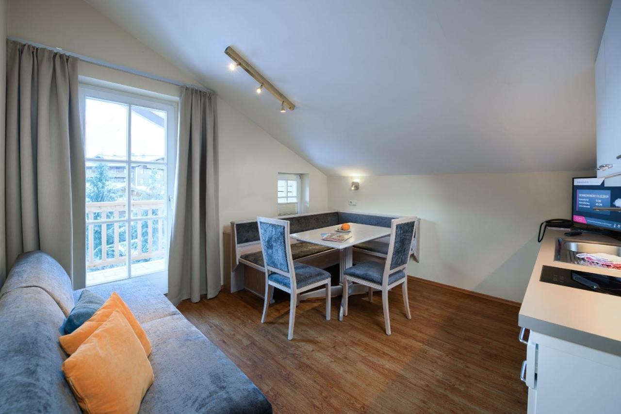 Crystls Aparthotel Флахау Екстериор снимка