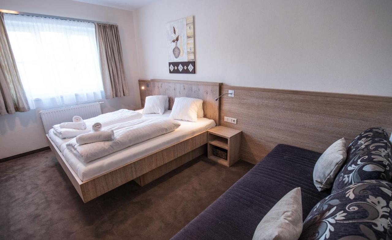 Crystls Aparthotel Флахау Екстериор снимка