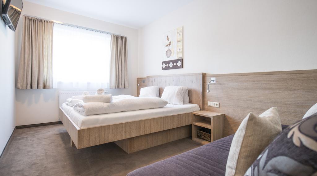 Crystls Aparthotel Флахау Екстериор снимка