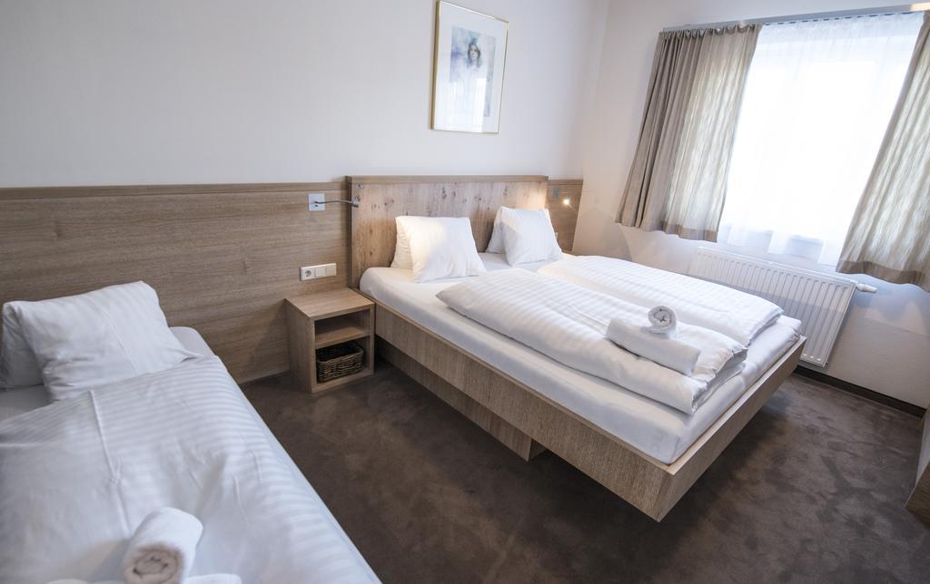 Crystls Aparthotel Флахау Екстериор снимка