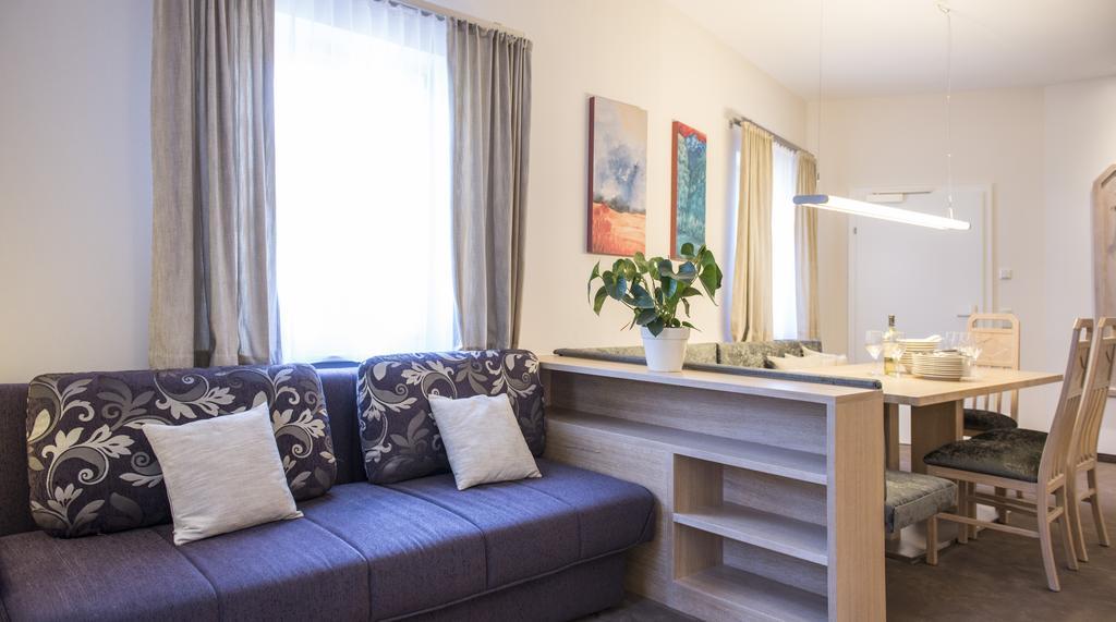 Crystls Aparthotel Флахау Екстериор снимка