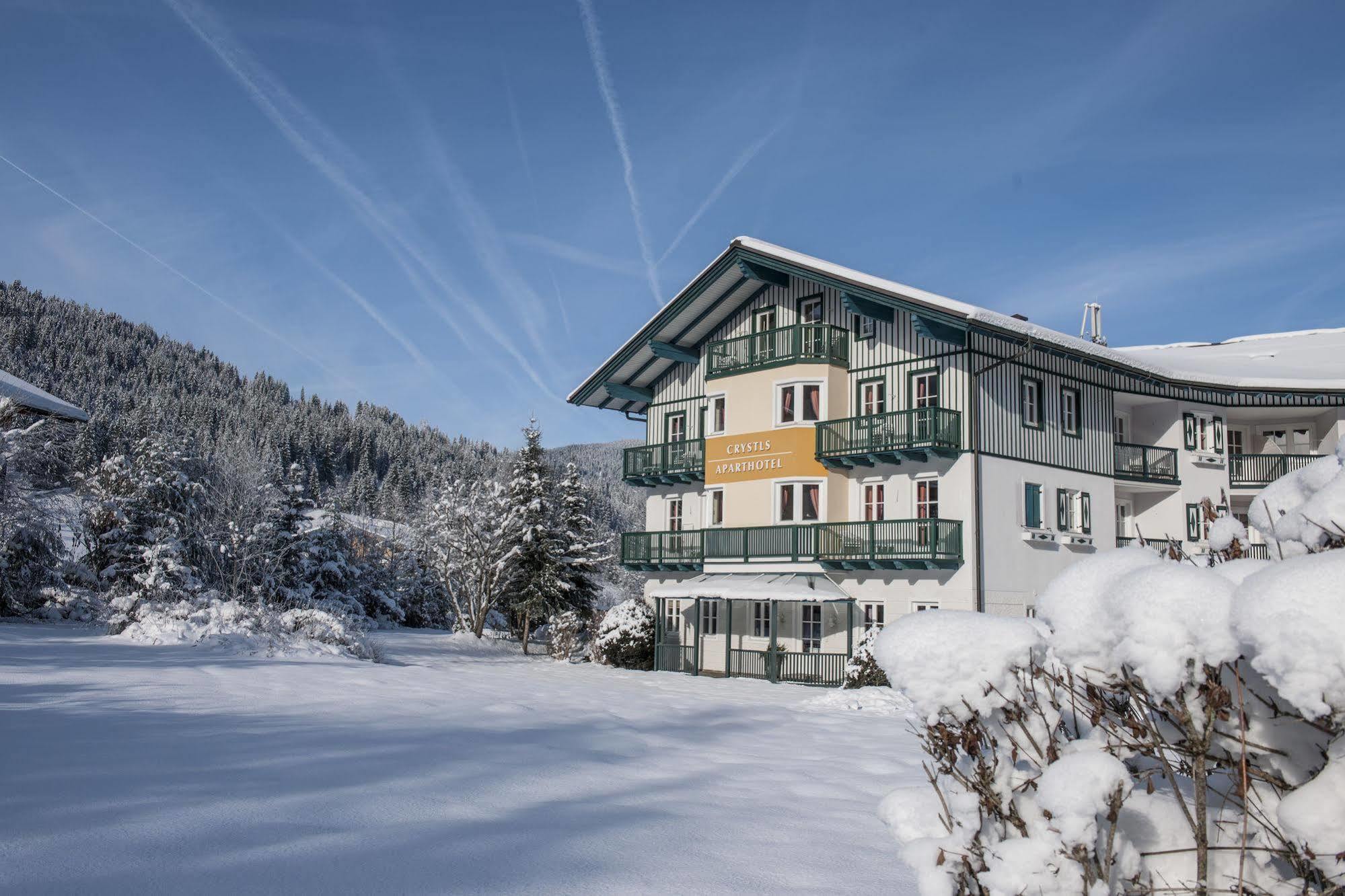 Crystls Aparthotel Флахау Екстериор снимка